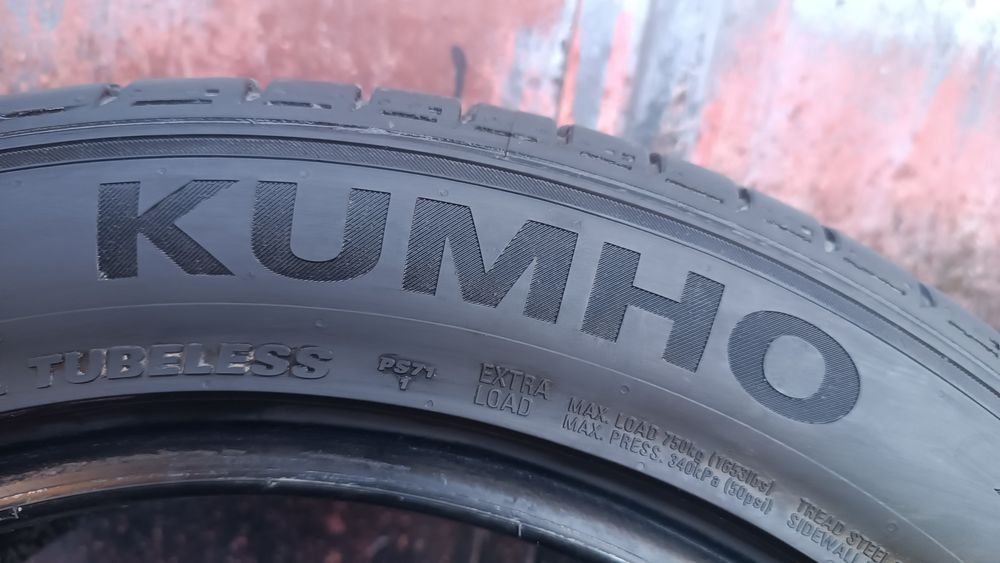 225/50/17 Kumho .