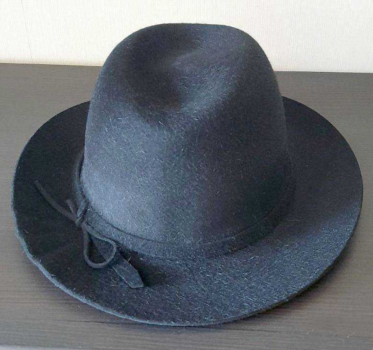 Продавам луксозна, дамска шапка /бомбе/