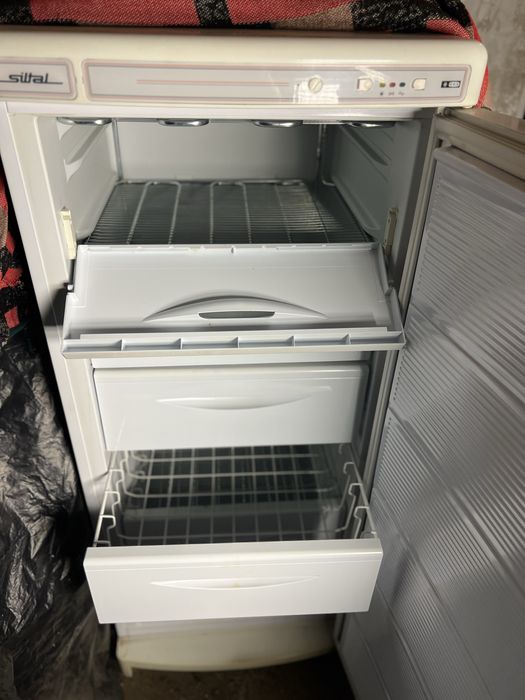 Фризер с 6 чекмеджета много малко ползван