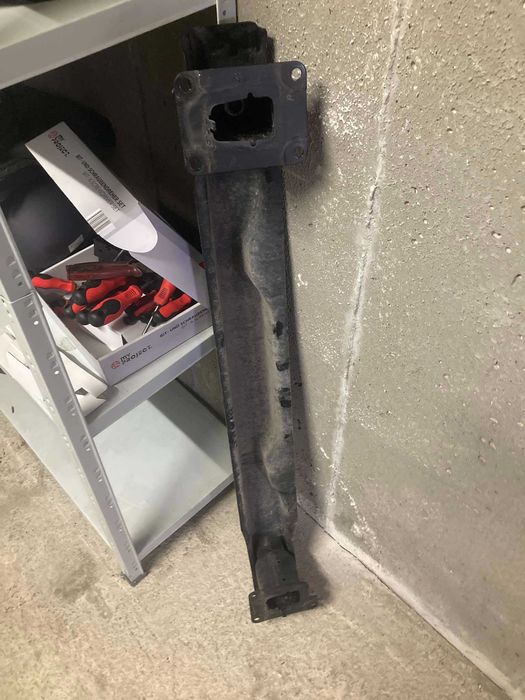 Продава се задна греда за брония VW Tiguan 2008 година