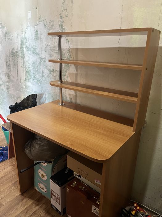 Продам стол с полками!
