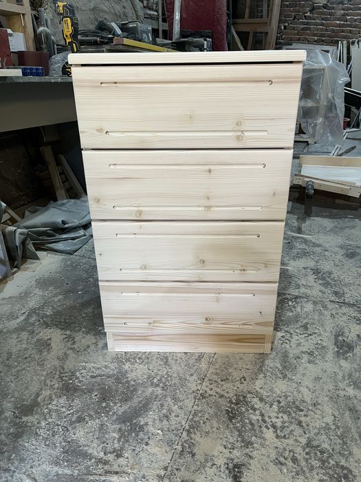 Скрин с четири чекмеджета