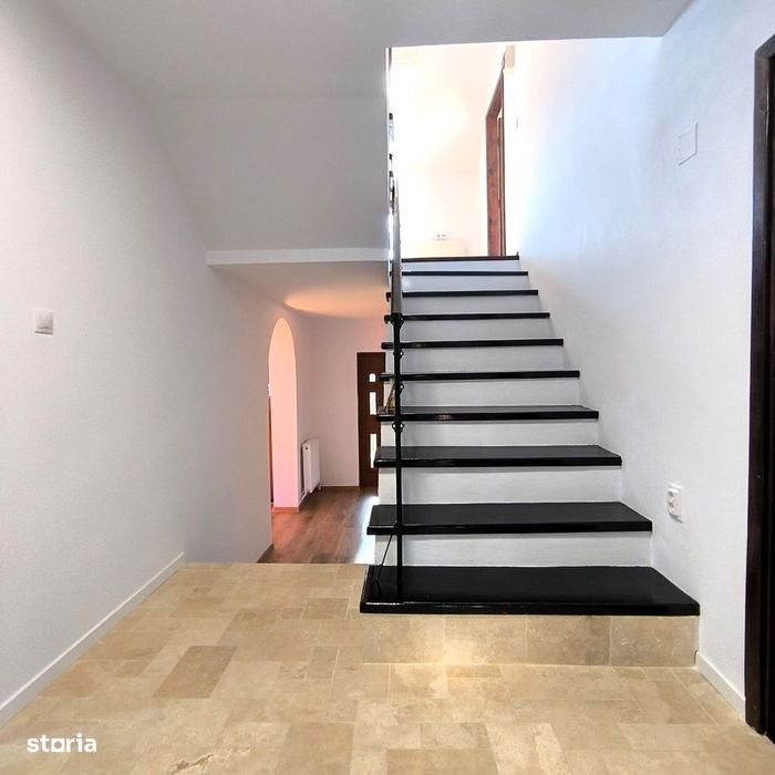 Vila 5 camere, teren 1070 mp, relizata in regie proprie