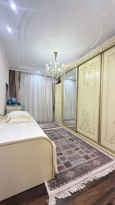 Сдается квартира возле метро Космонавтов