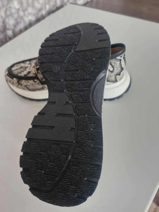 Продам новую обувь