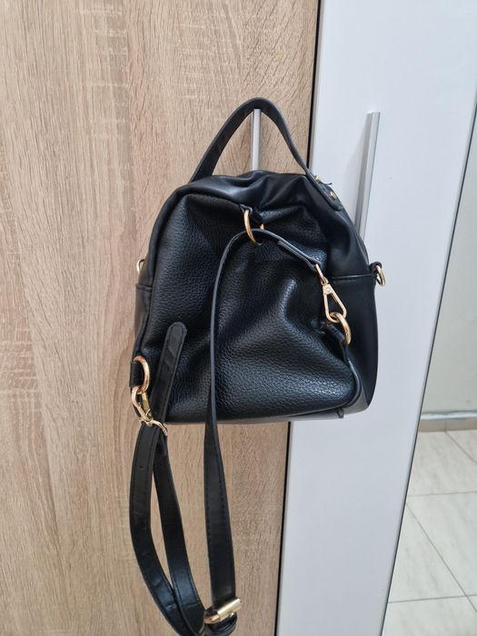 Дамска черна  раничка