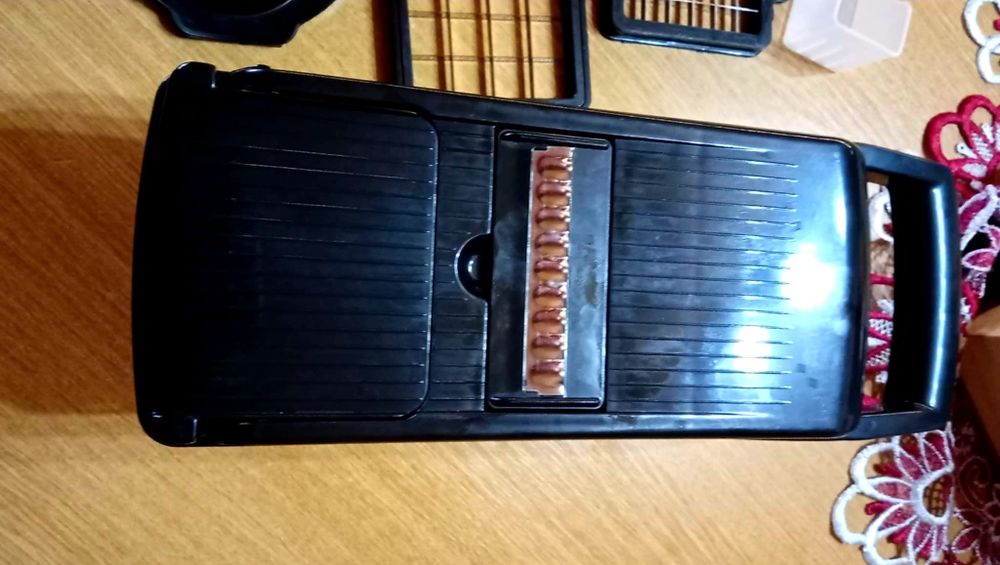 Răzătoare cu toate accesoriile