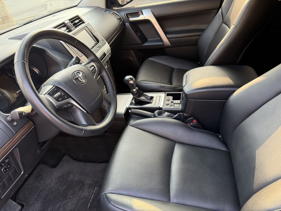 Продам тойота ленд кравсер прада 2023 года без красок без царапин