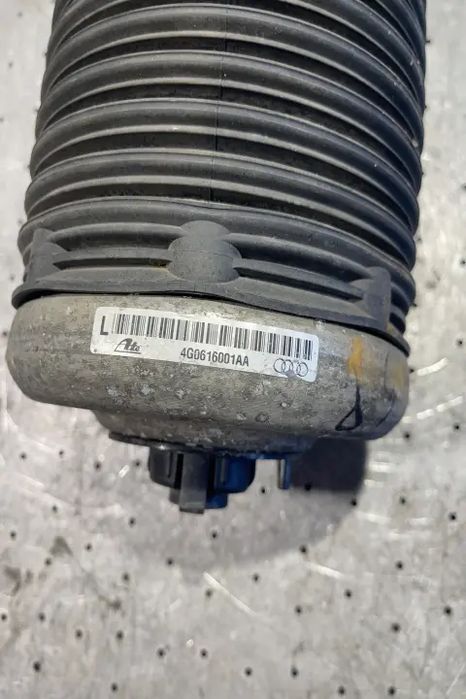 Perna aer spate stanga Audi A6 2011