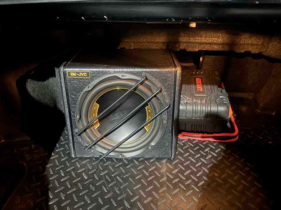 Сабвуфер в хорошем состоянии