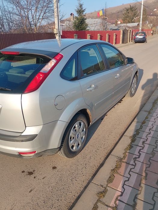 Vând Ford focus 2 1.4 benzina 2008 proprietar fiscal pe loc Citiți Tot