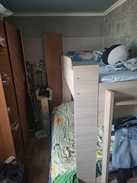 Продам двухъярусную кровать-диван.