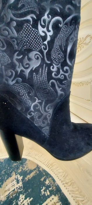 Продам женские сапоги.