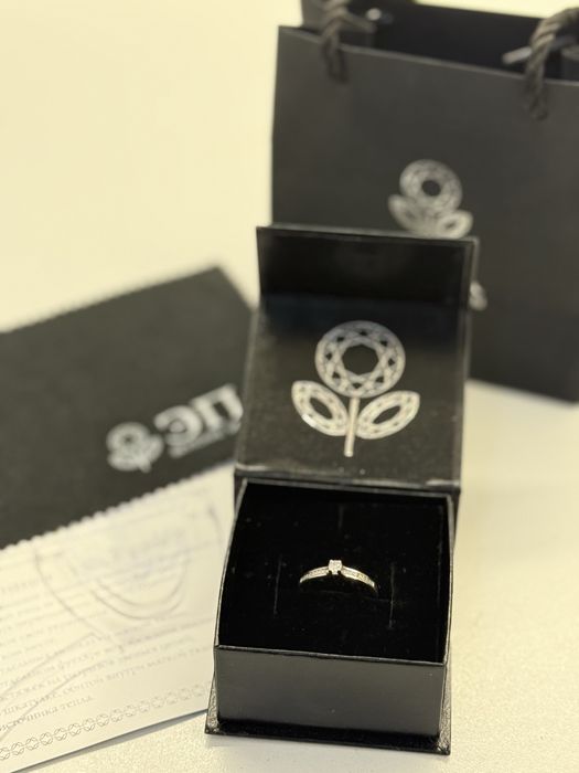 Белое золото кольцо