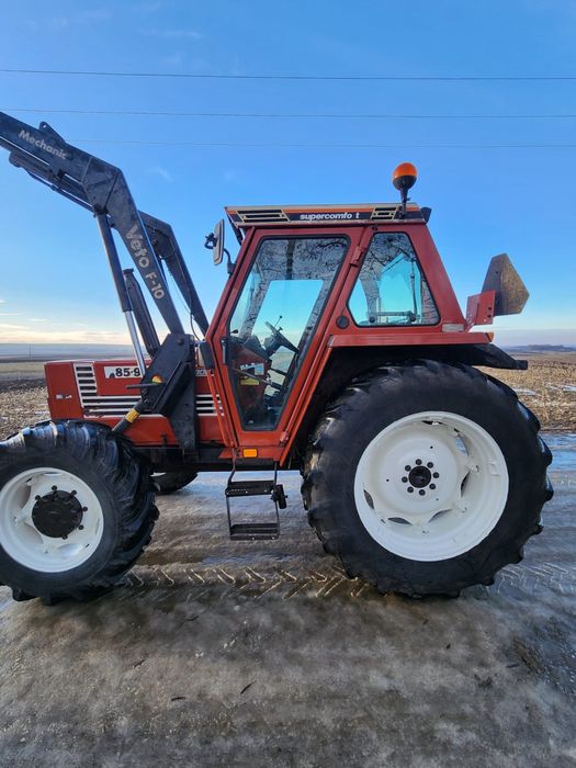 Fiat 85-90 cu incarcator frontal recent adus