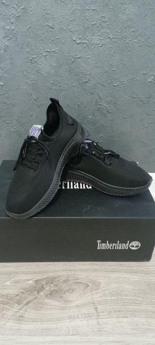 Продам новые кроссовки 2900