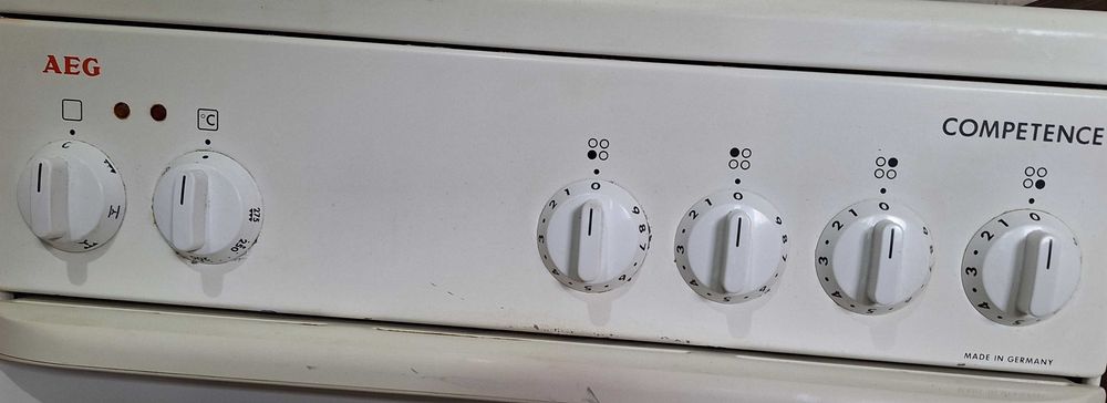 Готварска печка AEG свободно стояща