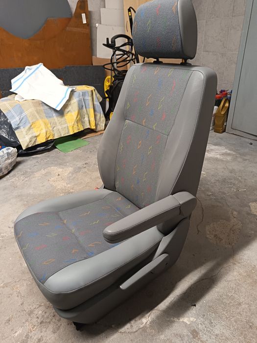 Scaune și banchete Vw Transporter T5 T6 (scaun șofer, bancheta  și scaun pasager, rândul din mijloc, bancheta spate, prinderi podea