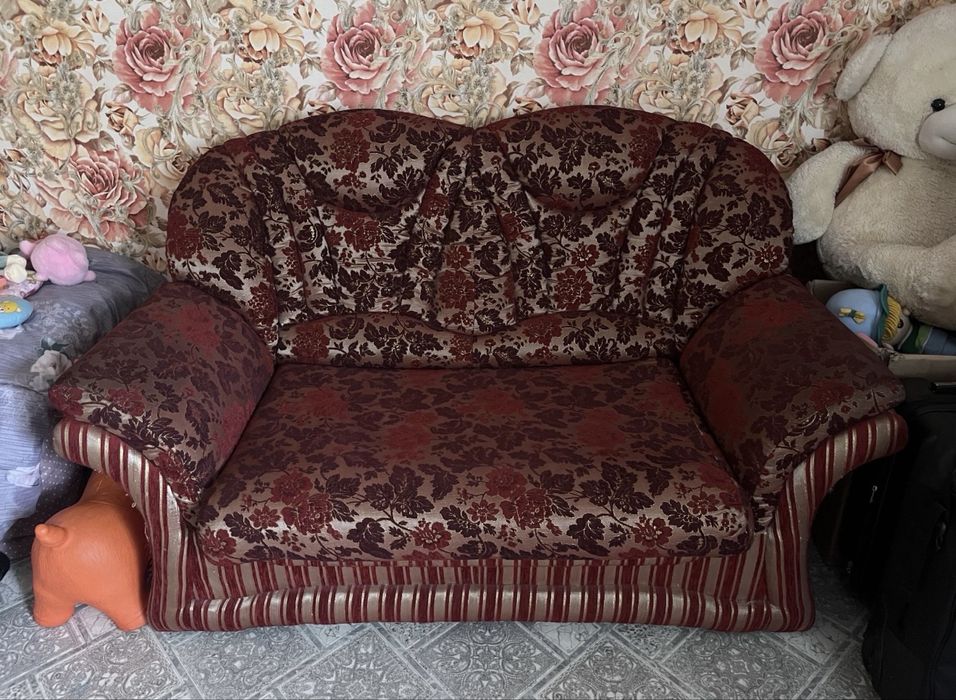 Продам диван с креслом