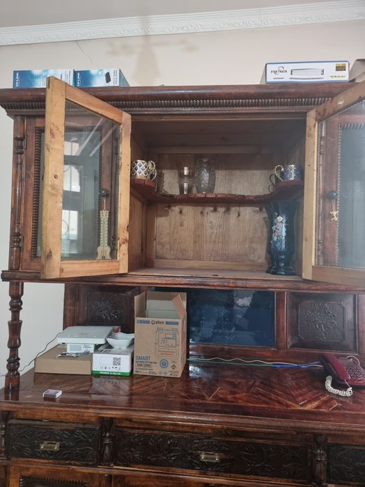 Старинный шкаф ручной работы