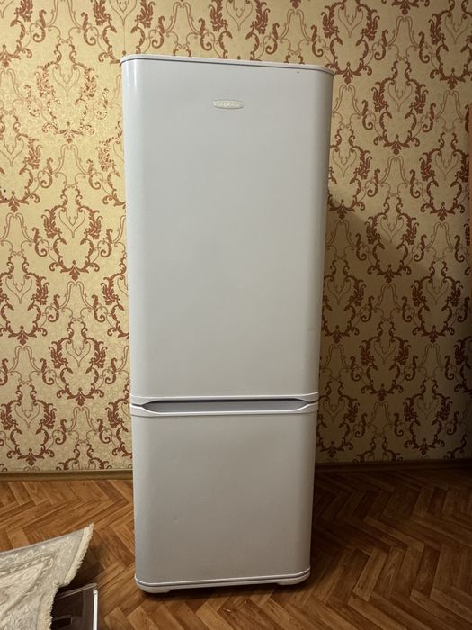 Холодильник с рабочей морозильной камерой