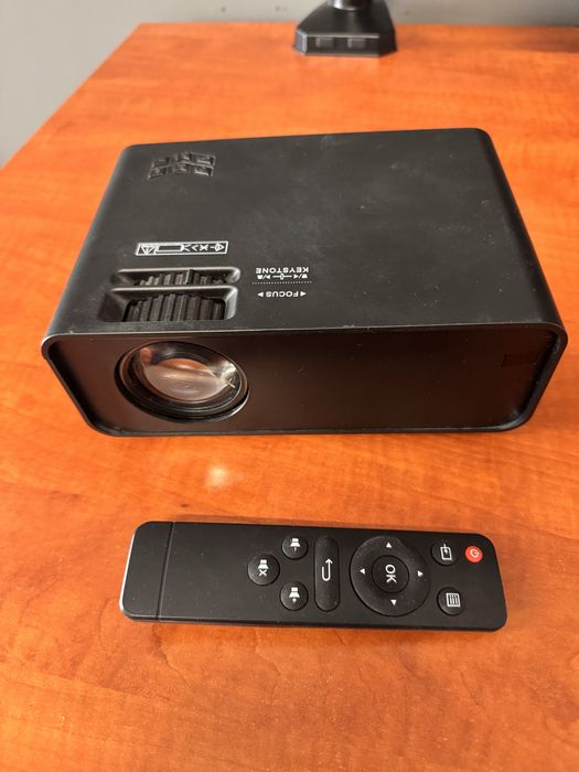 Videoproiector Exaltus FullHD 10000 lumeni