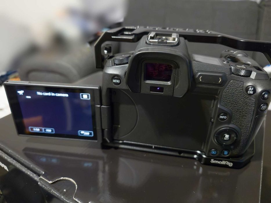 Продавам Canon EOS R + клетка и аксесоари
