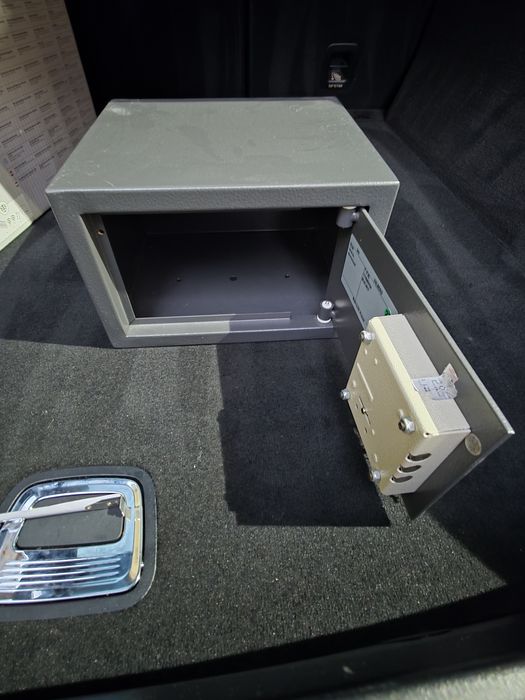 Метален сейф/каса VALBERG