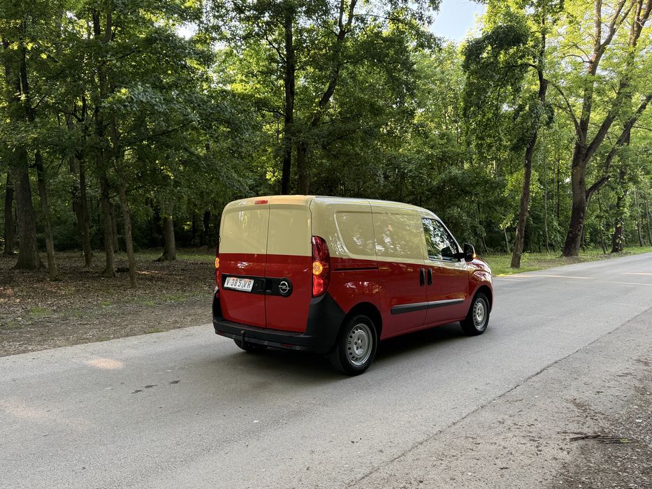 Opel Combo 1.3 Disel Caddy 2019 Clima Navi CarPlay senzori de parcare carlig remorcare Euro 6 130.000 km