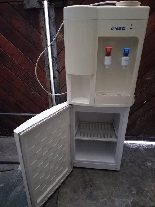 Диспенсър за топла и студена вода NEO