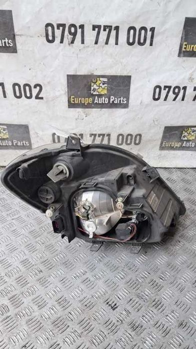 far stanga / dreapta Mercedes Sprinter W906 an 2011 cod A9068200161