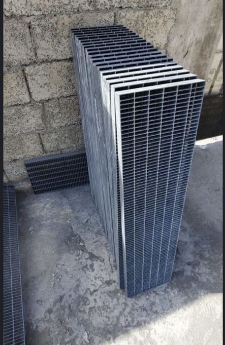 Vând trepte zincate la orice dimensiune pentru scări metalice facem la