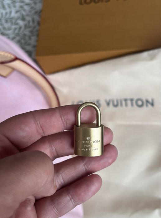 Розова чанта Louis Vuitton