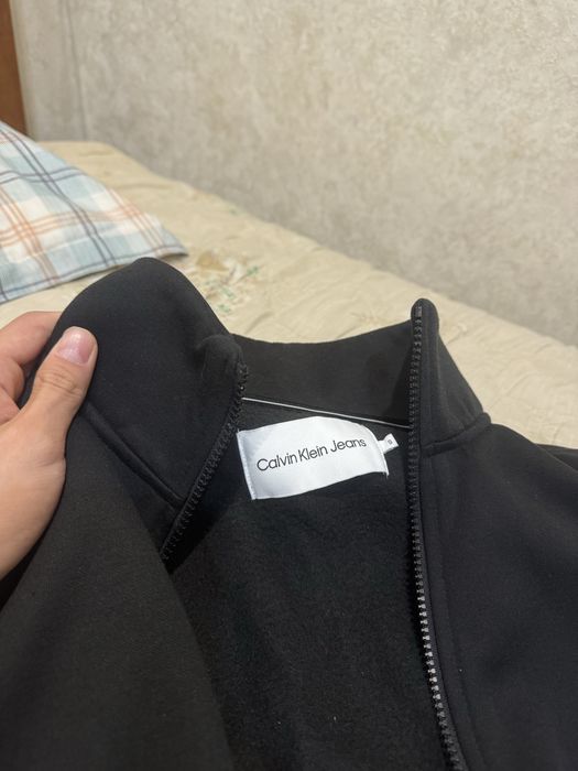 Продам кофту Calvin Klein оригинал