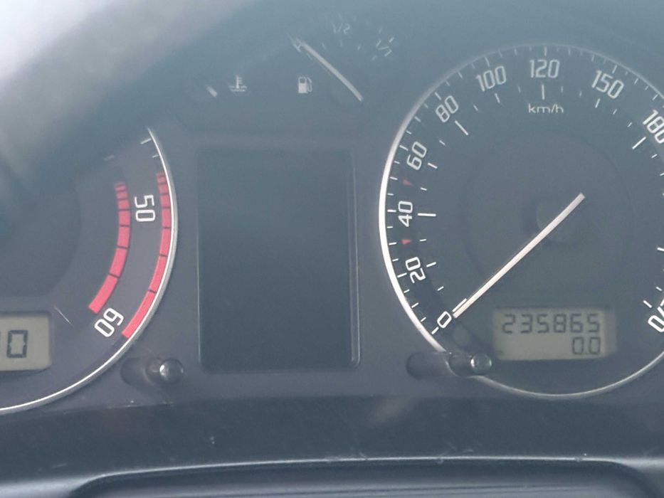 ŠKODA SUPERB 1.9 TDI 131 CP (AWX) | 2007 | 235.865 km | Înmatriculată | Pentru piese sau restaurare