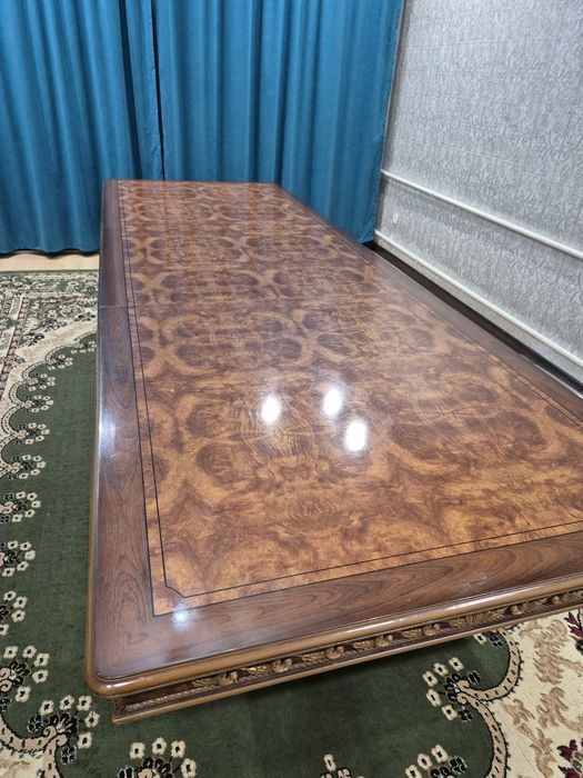 Стол для гостиной