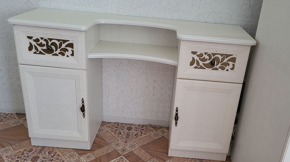 Продам комод с зеркалой