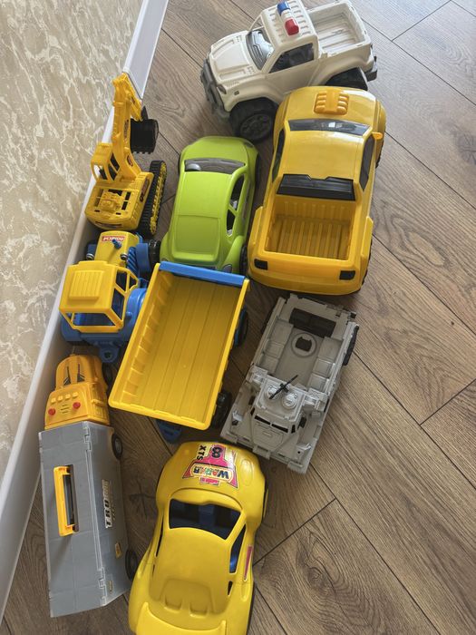 9 больших машин от 1000