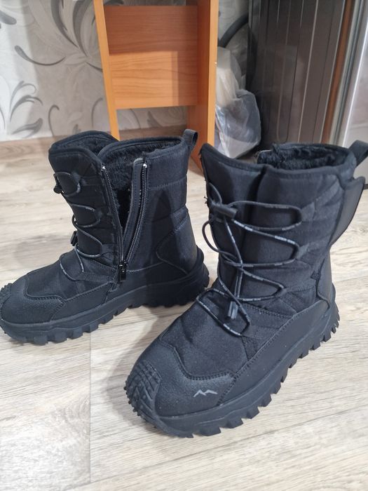 Продам детски зимний обувь