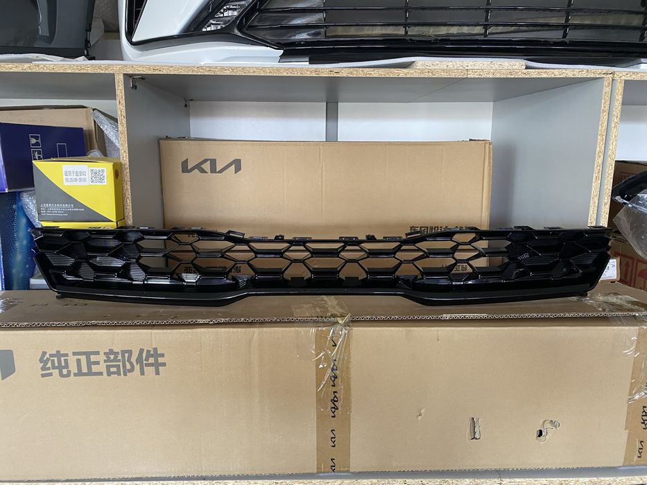 Решетка радиатора KIA K3