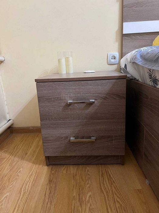 Спальный гарнитур. В отличном состоянии. Делали под заказ.