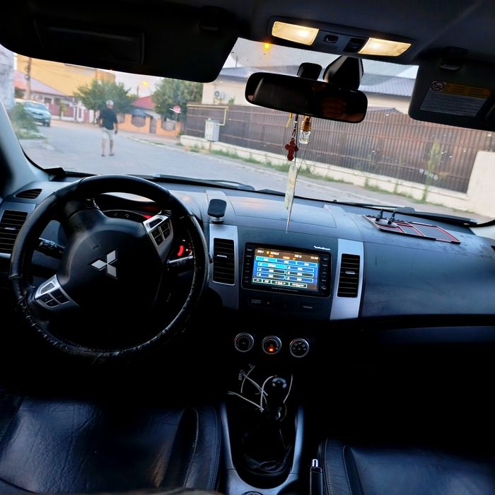 Se vinde Mitsubishi outlander 2 4x4 2.0diesel