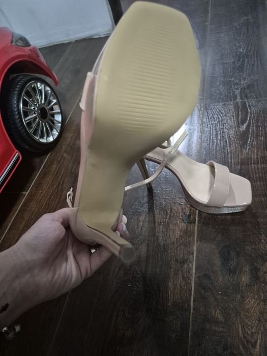 Sandale nude roze,noi,masura 37