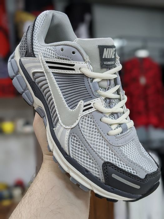 Кроссовки Nike Vomero 5