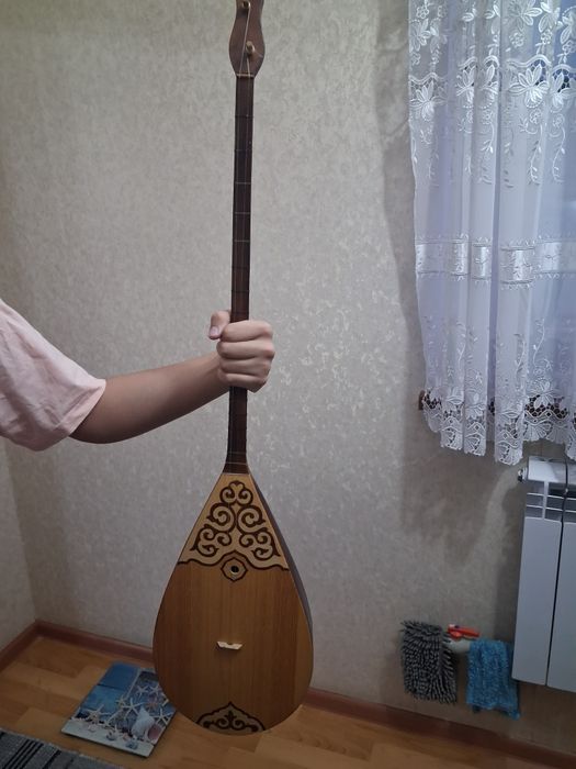 Домбыра сатылады