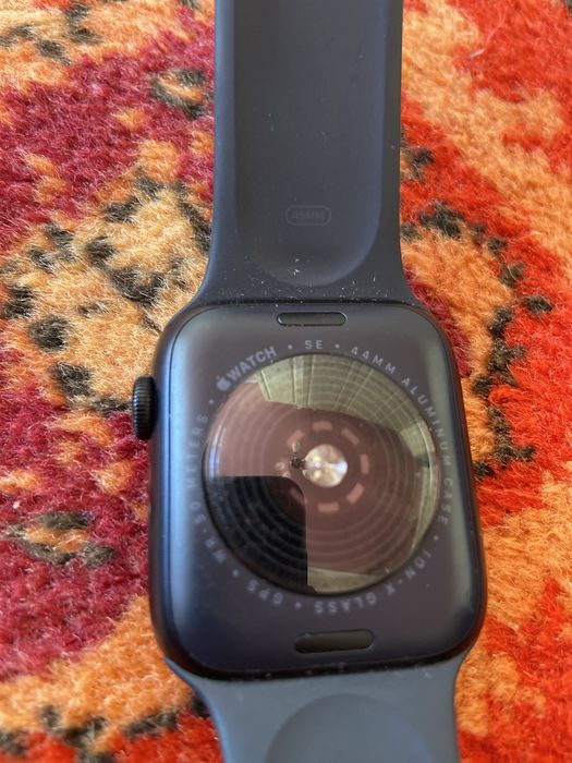 Продам Apple watch se 2