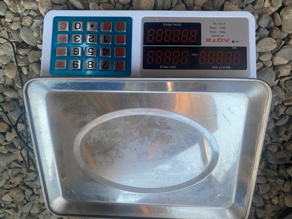 Весы почти новые