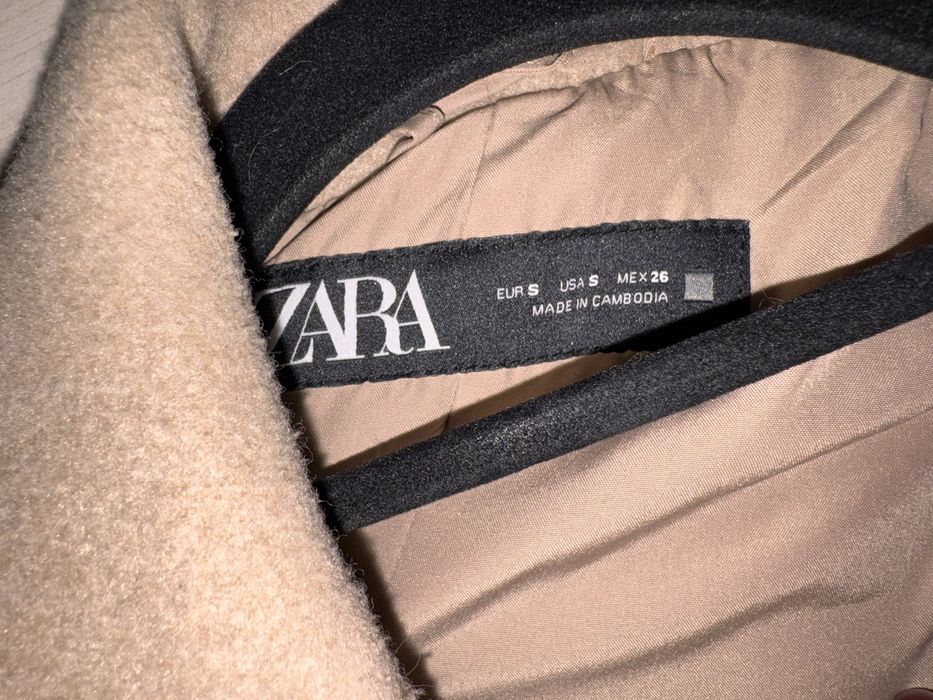 Бежово палто Zara
