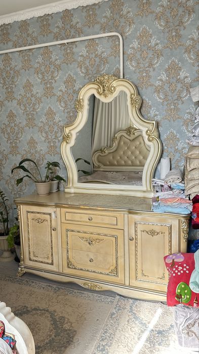 Продам спальный горнитур