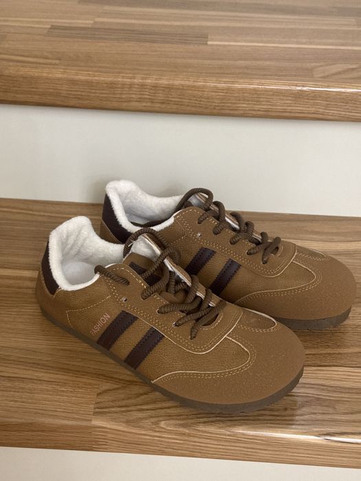 Продам утепленные кроссовки